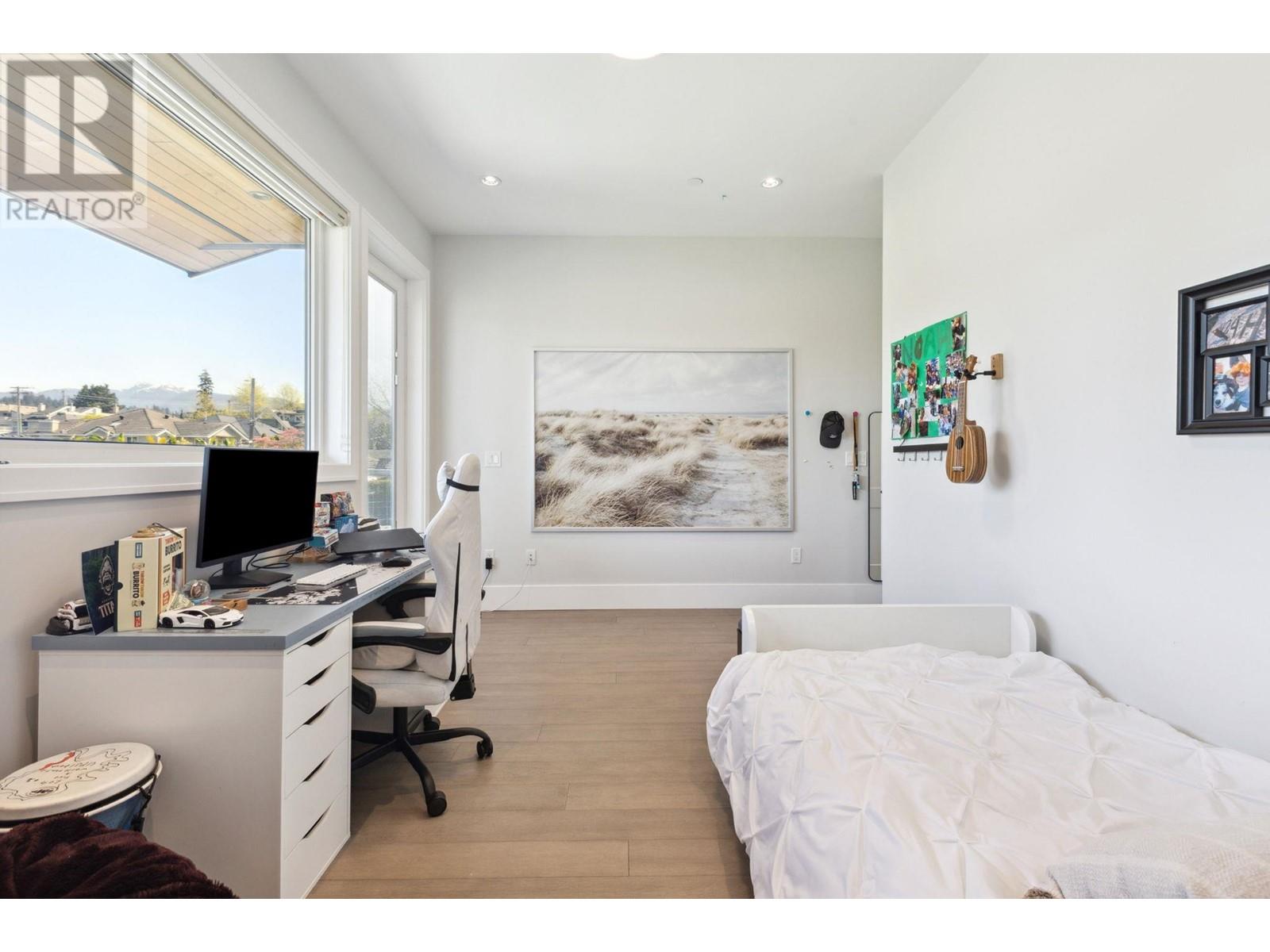 Photo 4 of 342 W 15th Street, North Vancouver BC