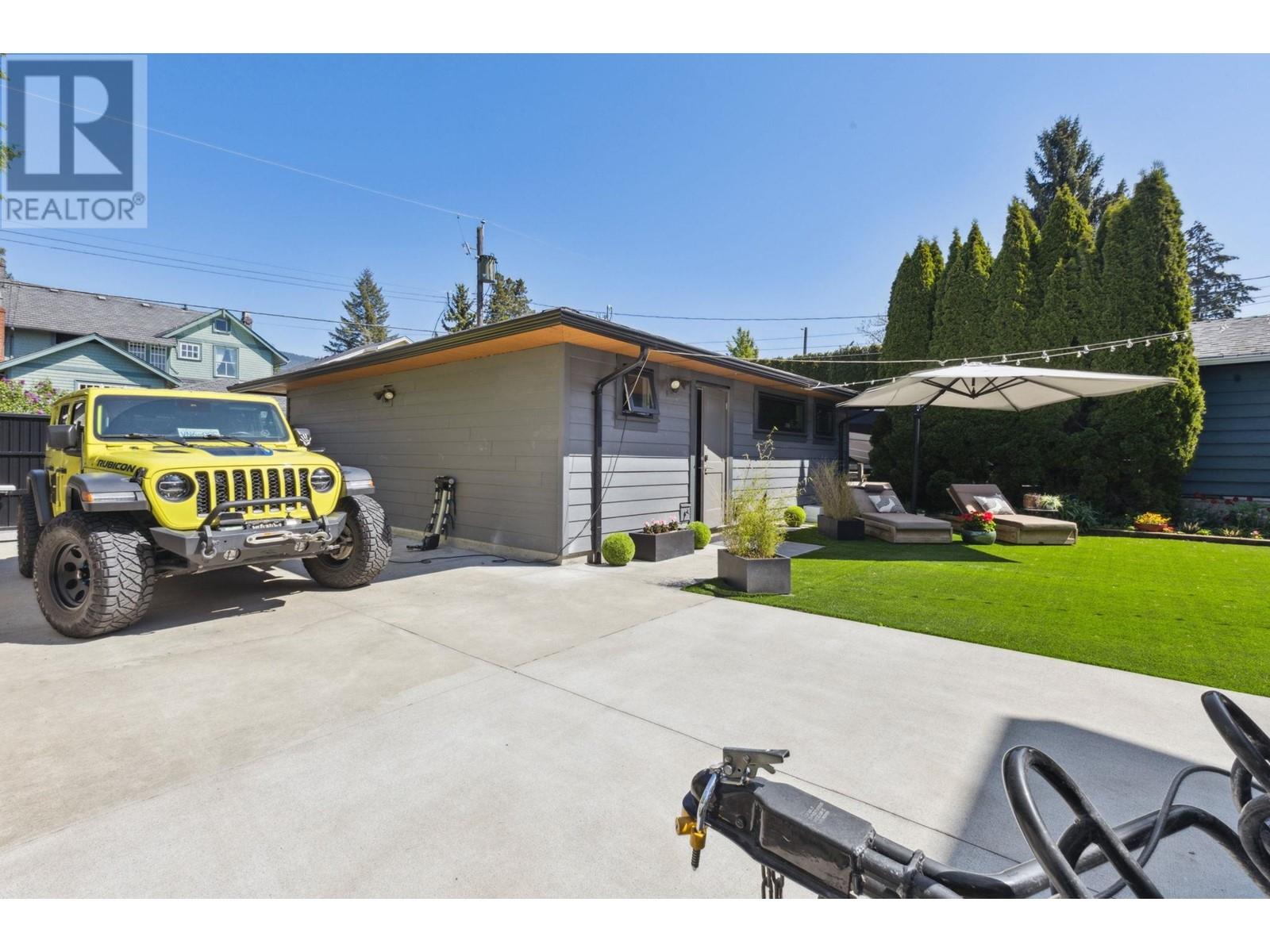 Photo 5 of 342 W 15th Street, North Vancouver BC