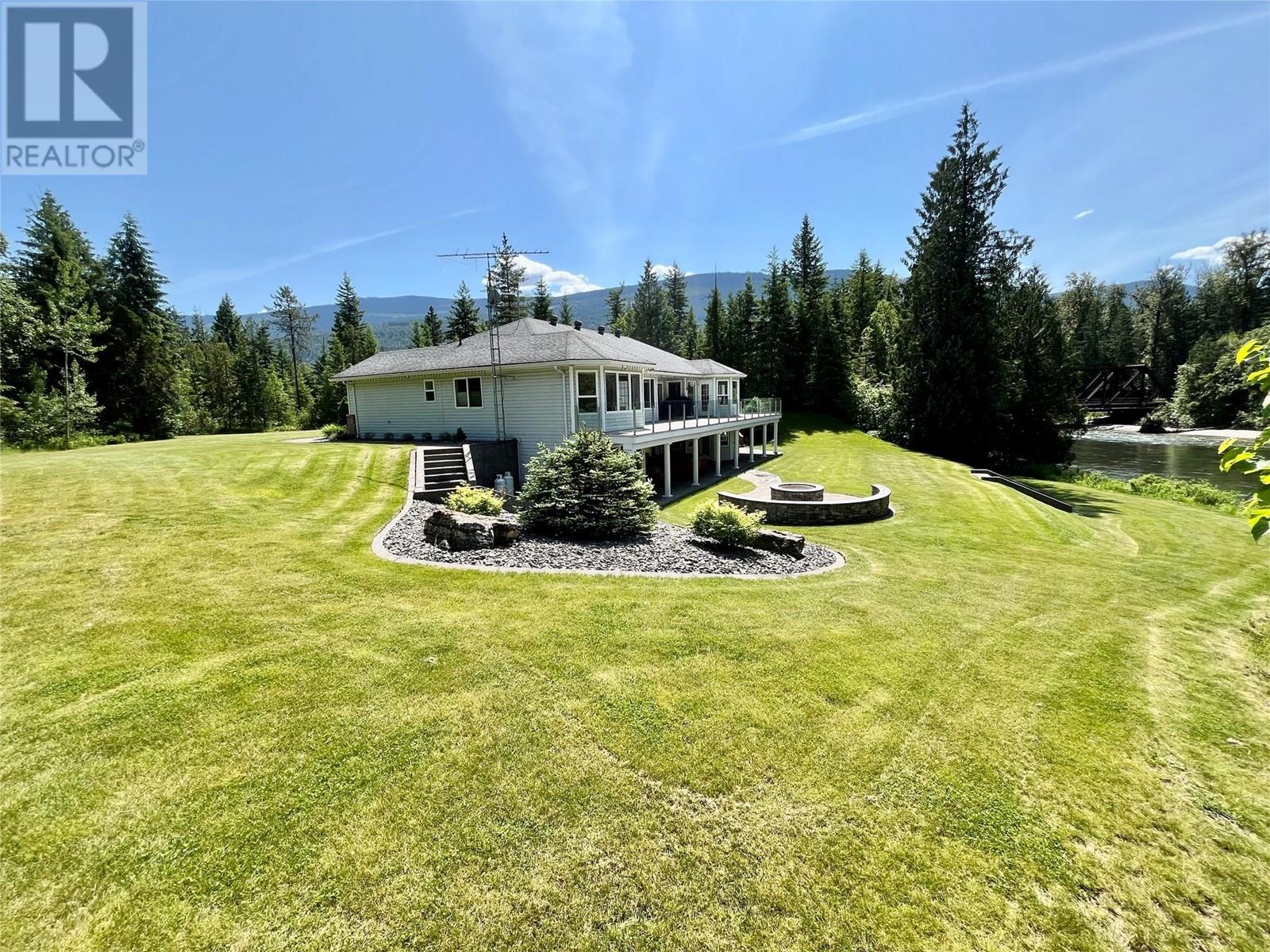 Photo 9 of 3850 Sommerville Husted Road, Malakwa BC