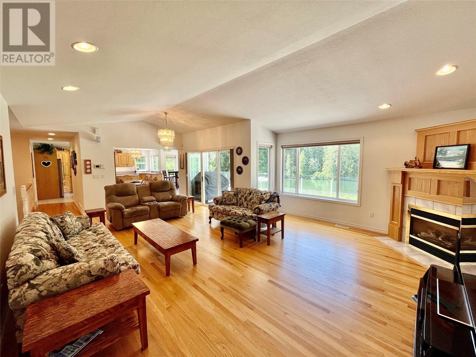 Photo 17 of 3850 Sommerville Husted Road, Malakwa BC