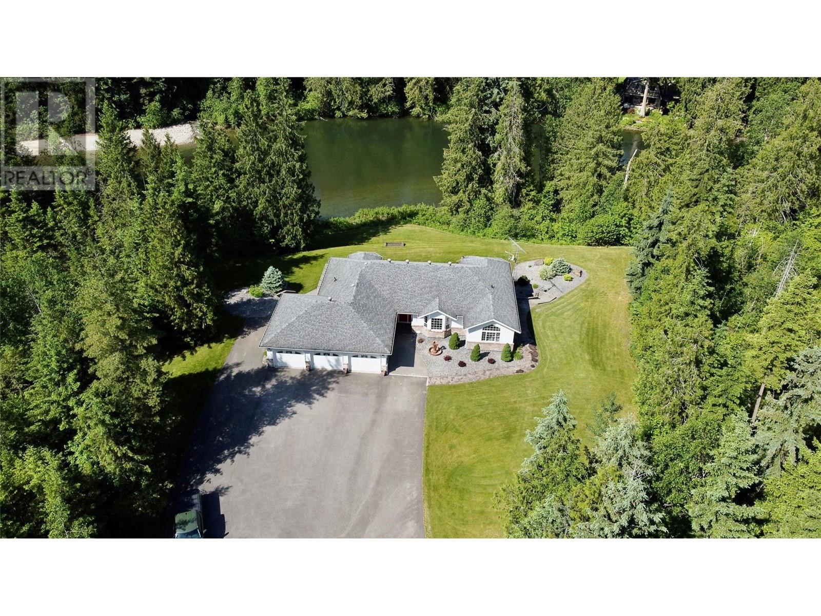 Photo 4 of 3850 Sommerville Husted Road, Malakwa BC