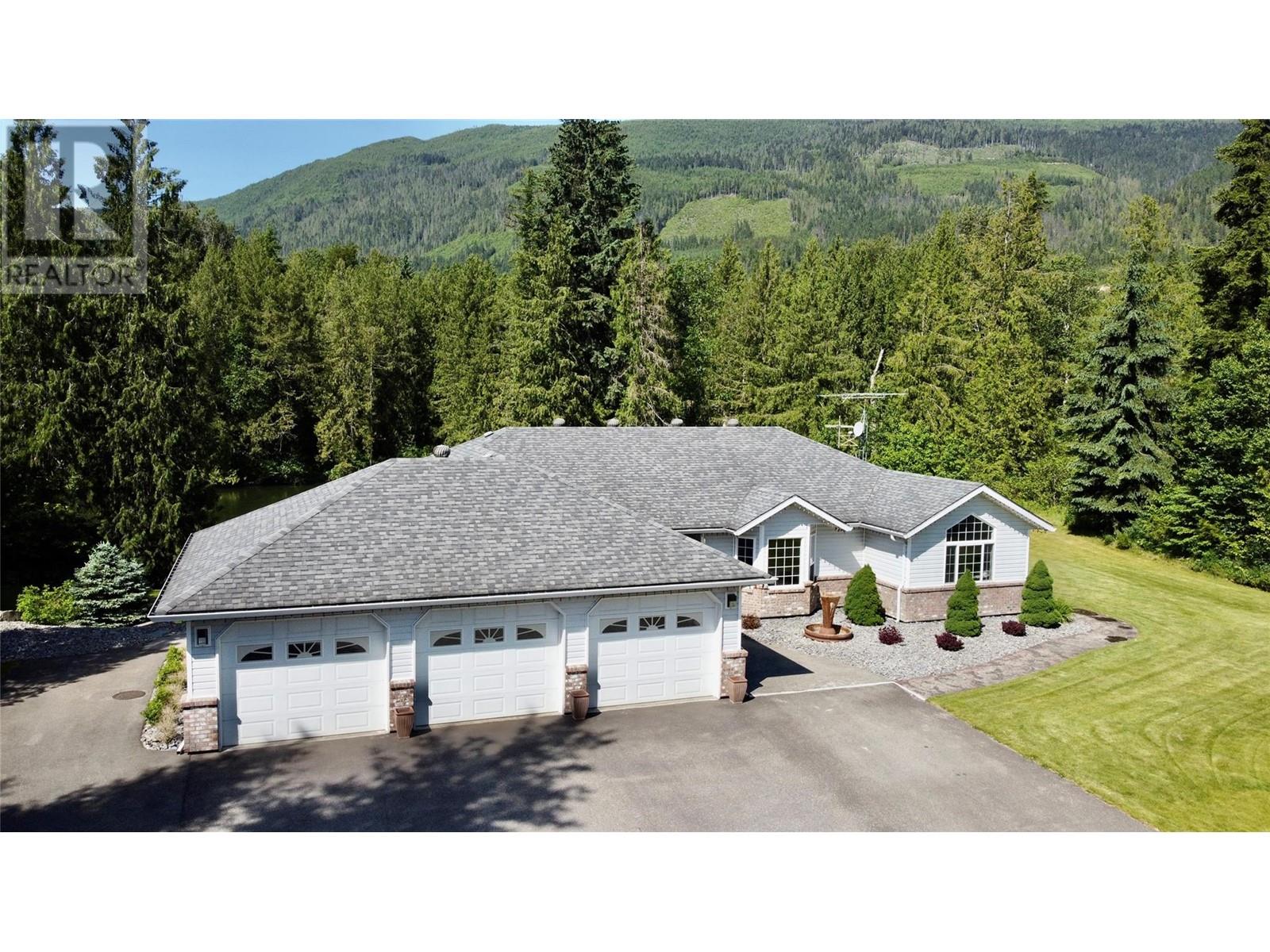 Photo 21 of 3850 Sommerville Husted Road, Malakwa BC