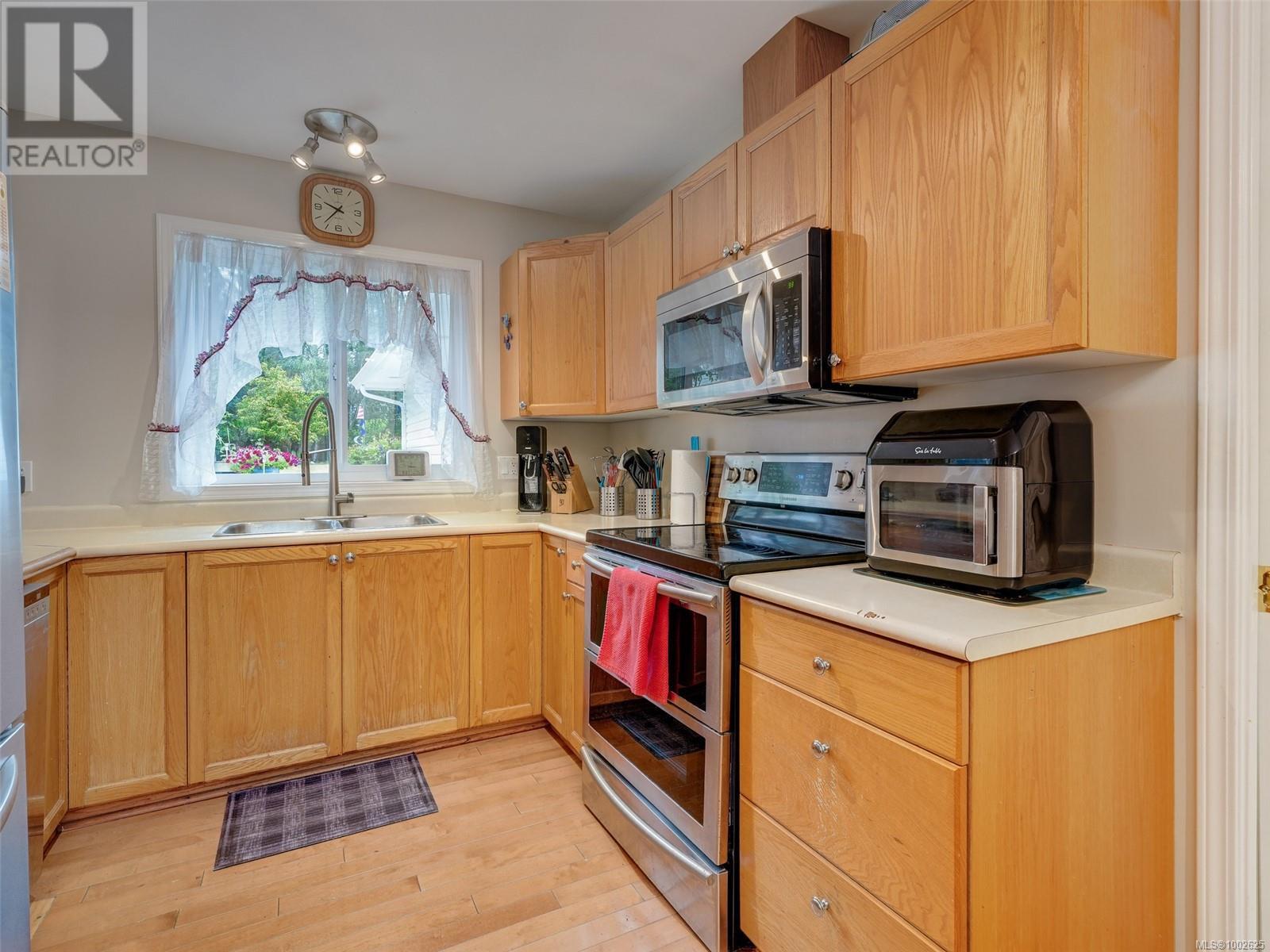 2175 Maple Ave N, Sooke
