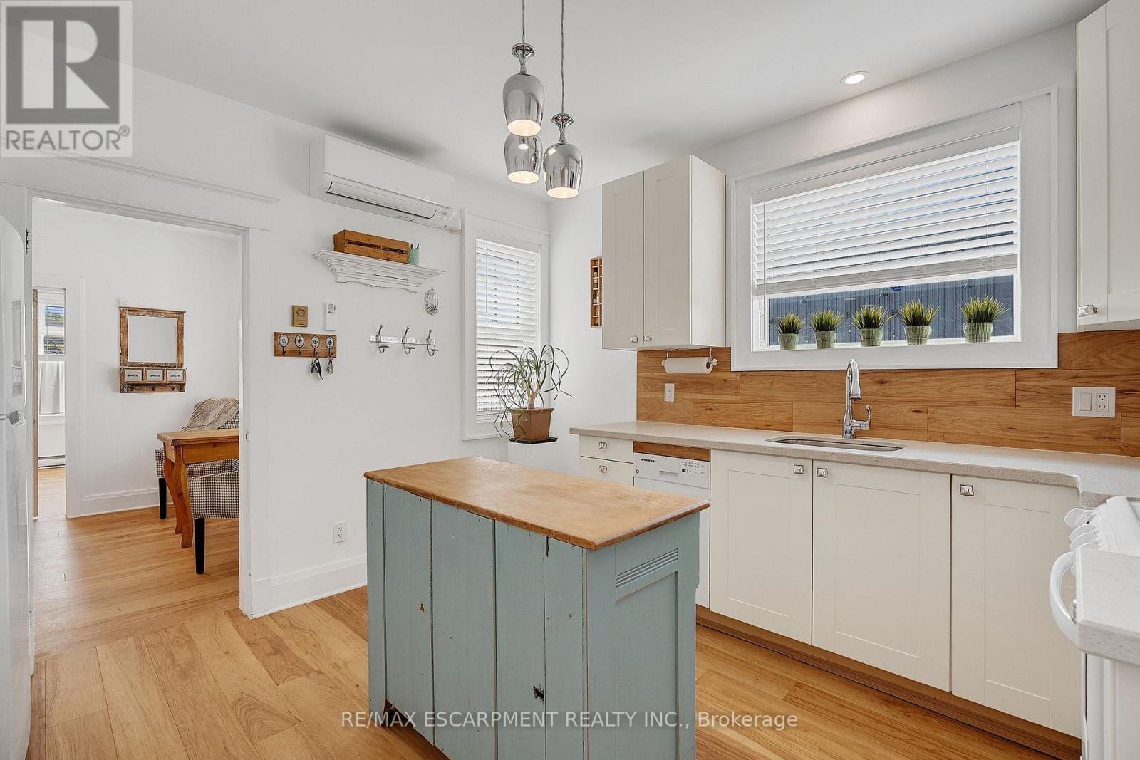 Photo 17 of 195 Muskoka Road N, Gravenhurst ON