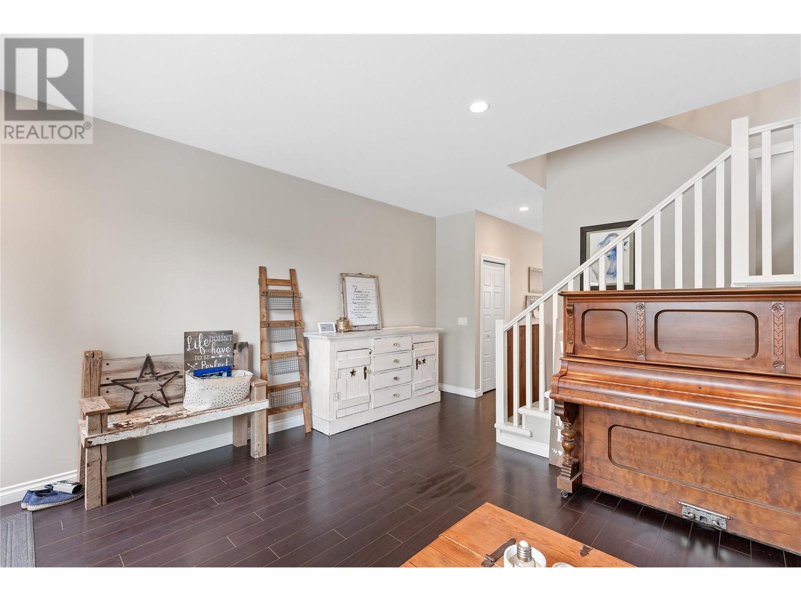 3515 Jackson Avenue, Armstrong