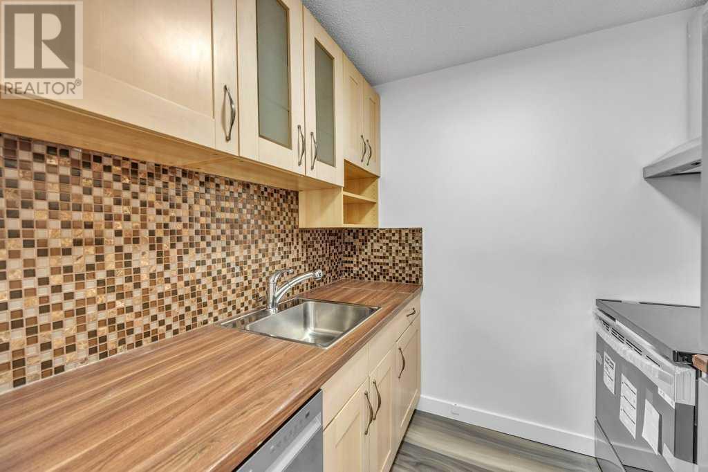 Single Family House for Sale in    Avenue NW Bowness Calgary 