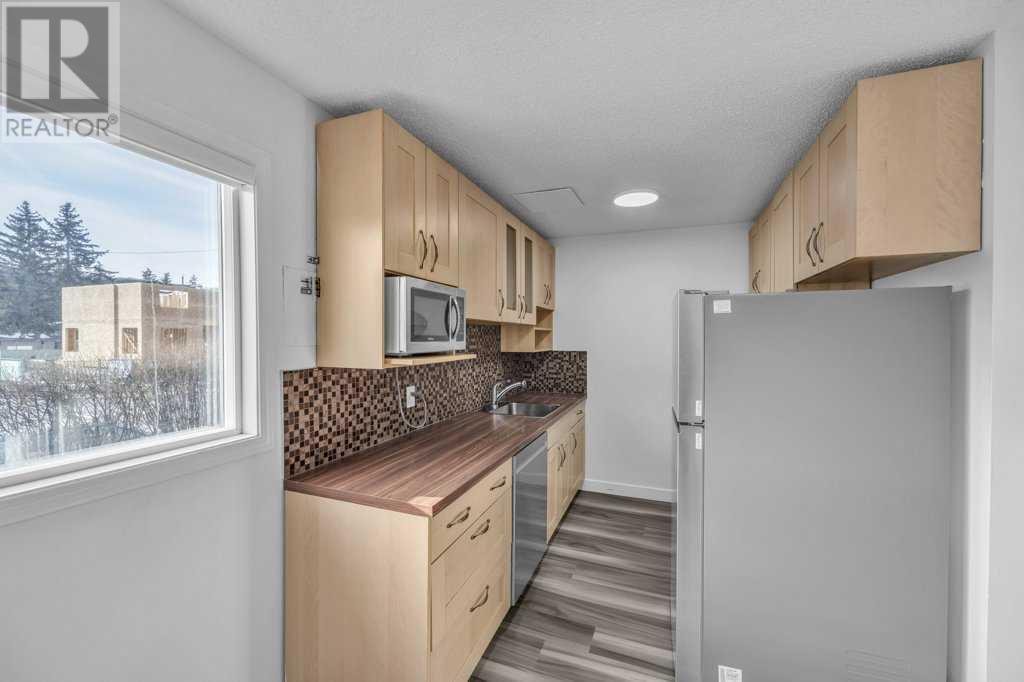 Single Family House for Sale in    Avenue NW Bowness Calgary 