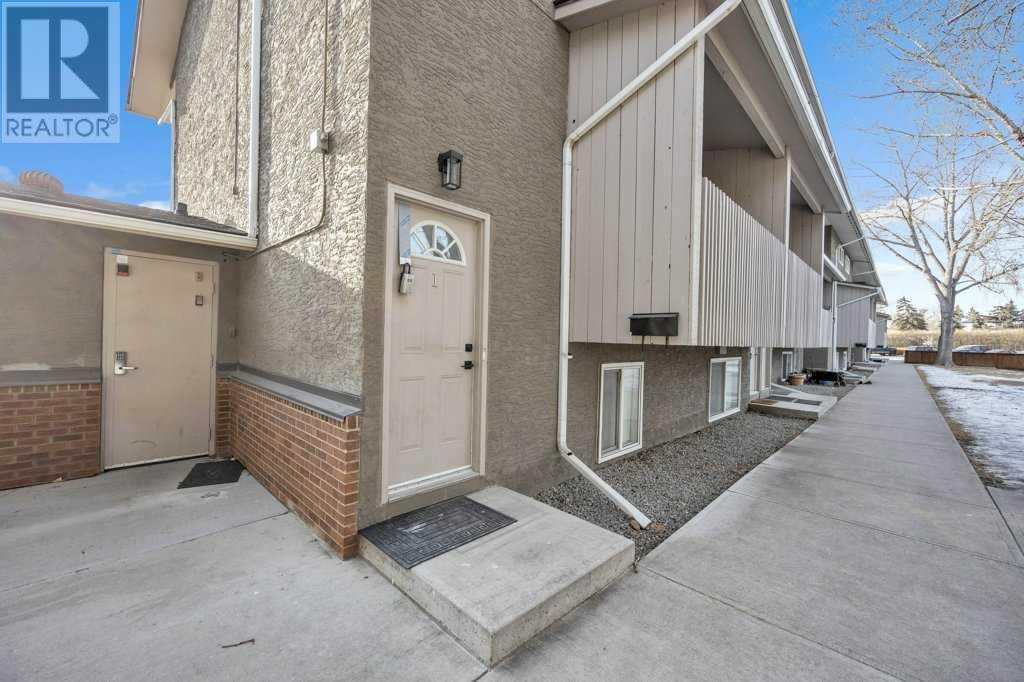 Single Family House for Sale in    Avenue NW Bowness Calgary 