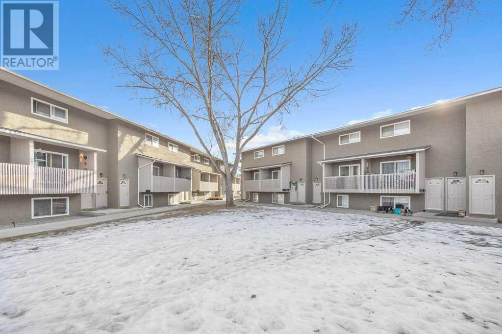 Single Family House for Sale in    Avenue NW Bowness Calgary 