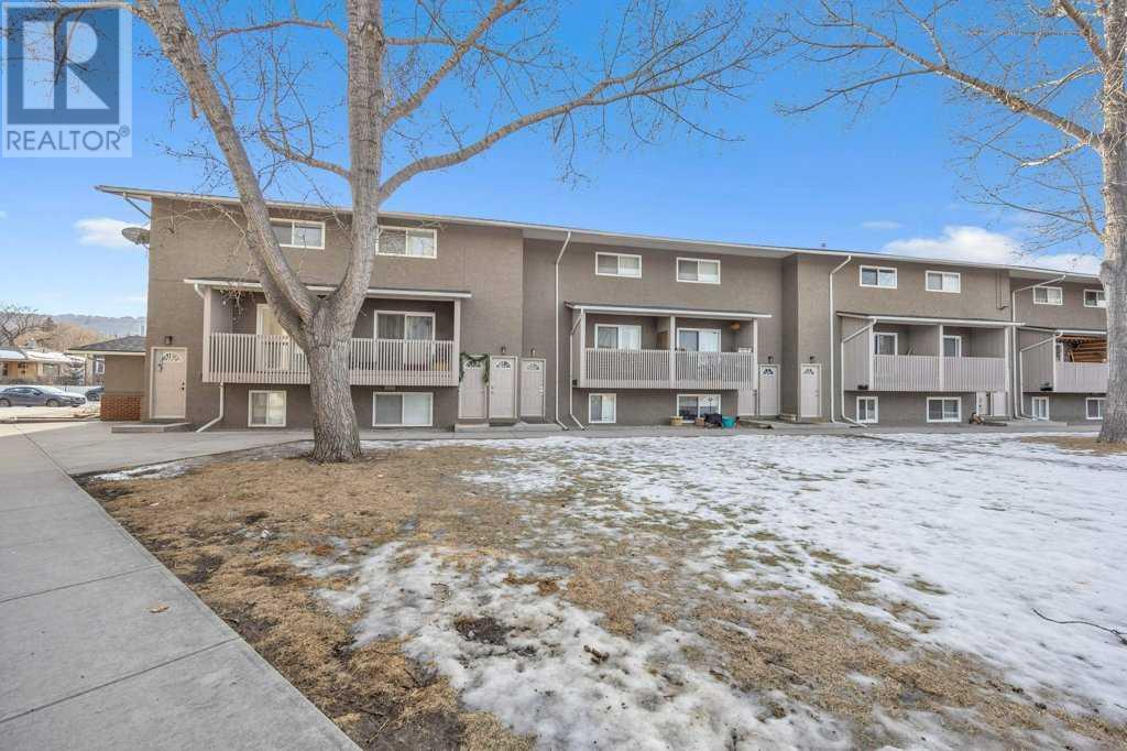 Single Family House for Sale in    Avenue NW Bowness Calgary 