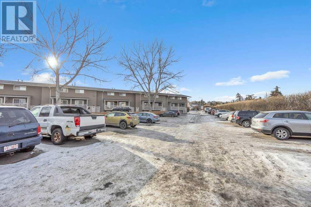 Single Family House for Sale in    Avenue NW Bowness Calgary 