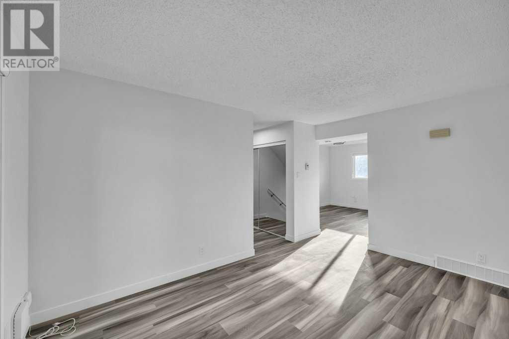 Single Family House for Sale in    Avenue NW Bowness Calgary 