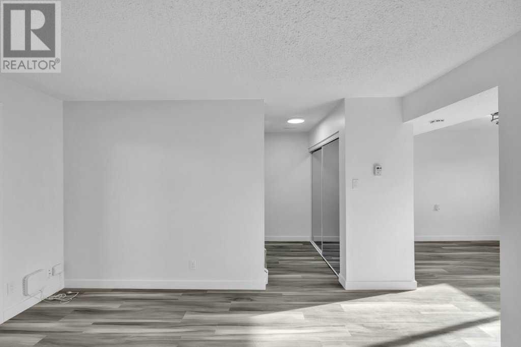 Single Family House for Sale in    Avenue NW Bowness Calgary 