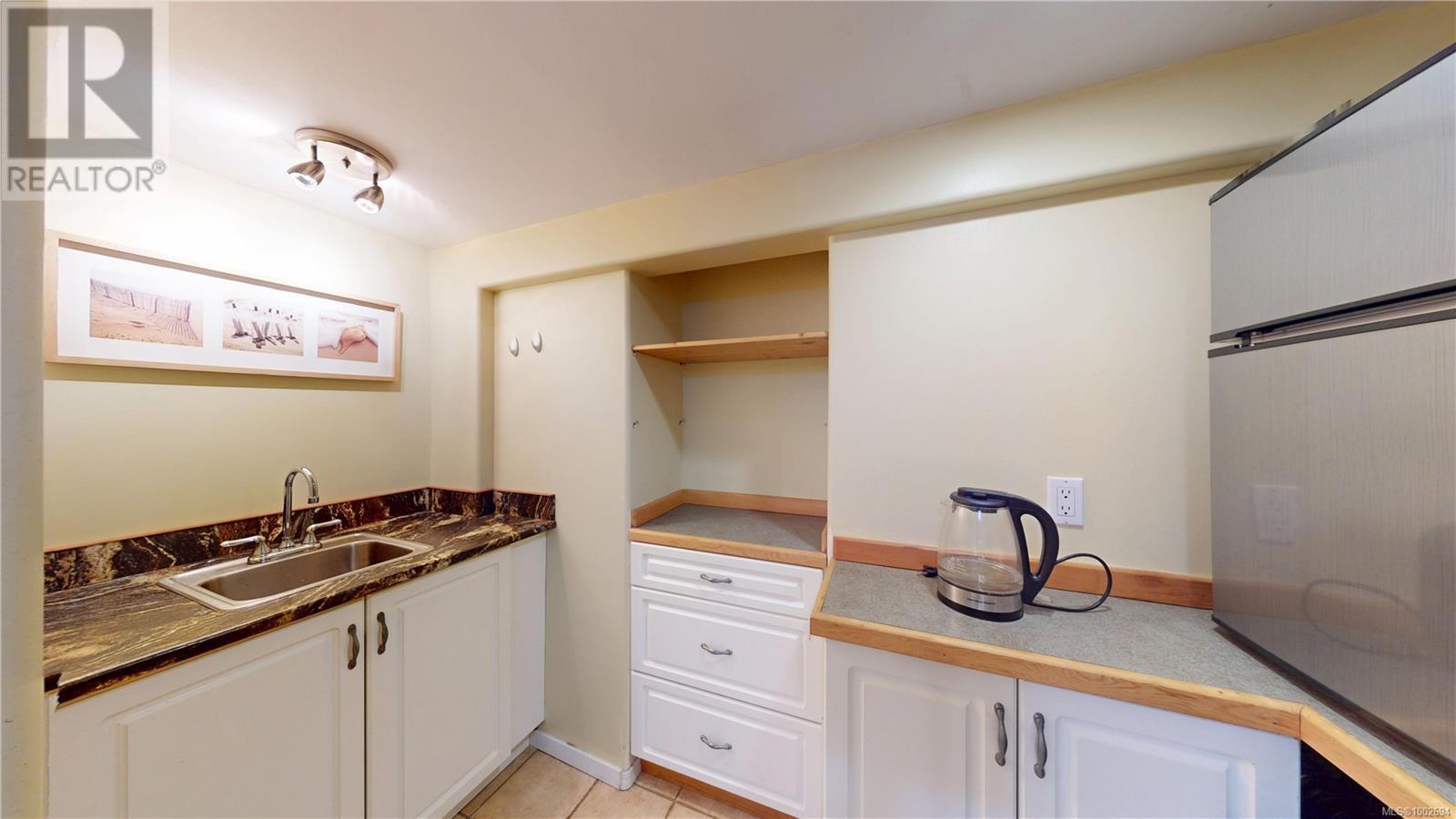 Photo 21 of 2139 Foul Bay Rd, Oak Bay BC