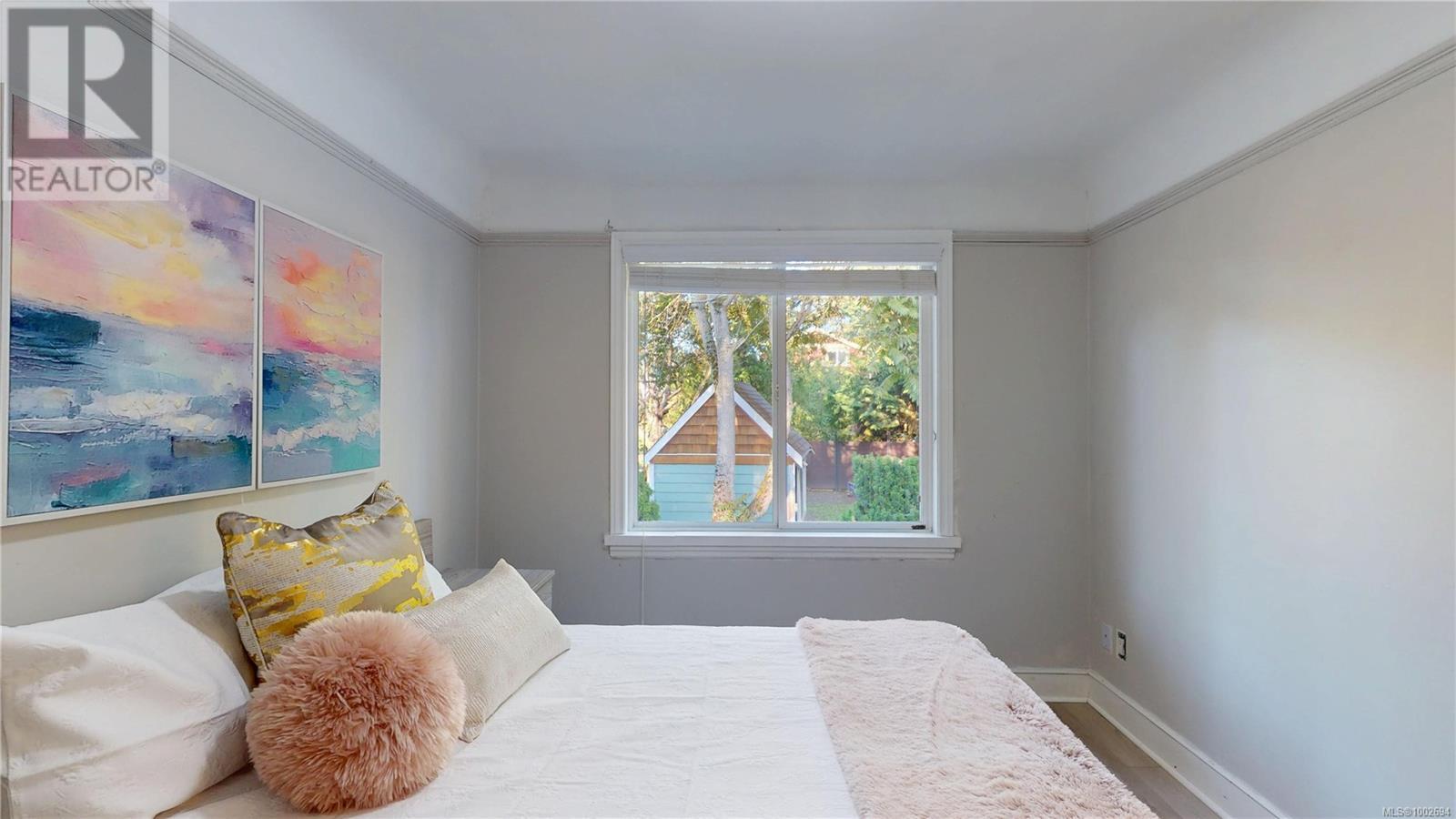 Photo 15 of 2139 Foul Bay Rd, Oak Bay BC