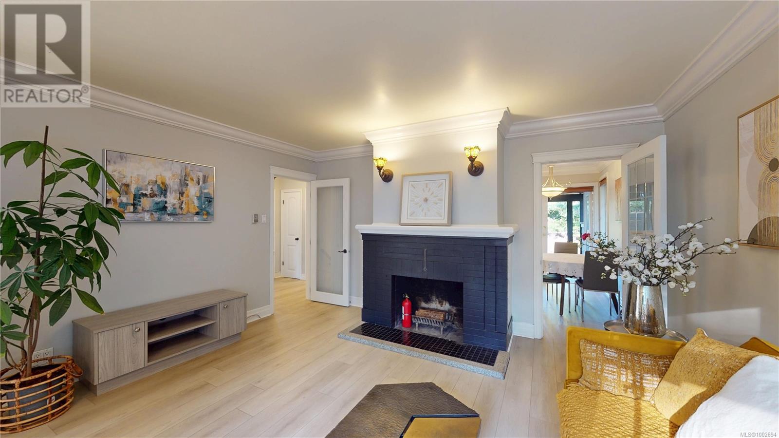 Photo 6 of 2139 Foul Bay Rd, Oak Bay BC