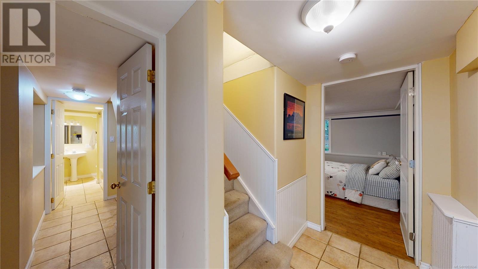 Photo 18 of 2139 Foul Bay Rd, Oak Bay BC