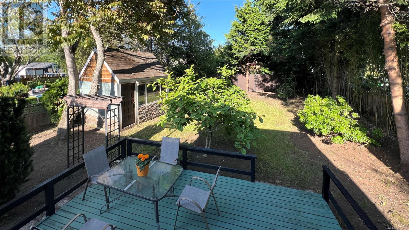 Photo 40 of 2139 Foul Bay Rd, Oak Bay BC
