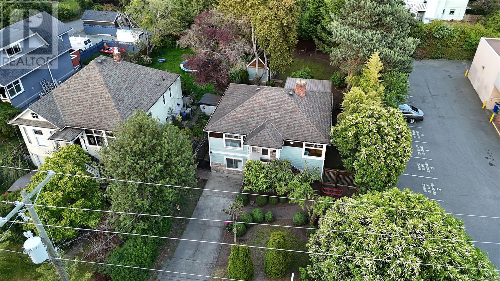 Photo 36 of 2139 Foul Bay Rd, Oak Bay BC
