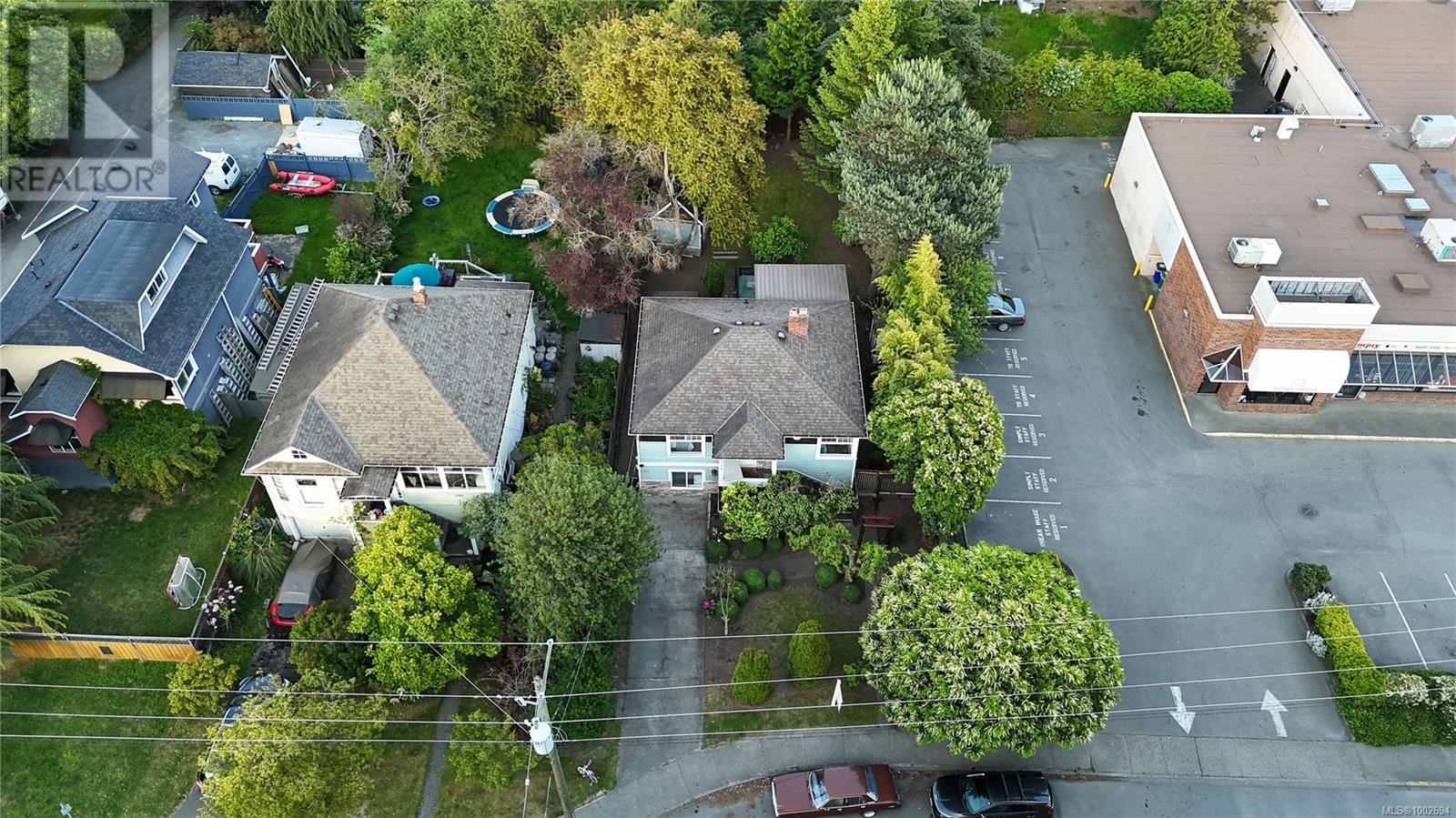 Photo 34 of 2139 Foul Bay Rd, Oak Bay BC