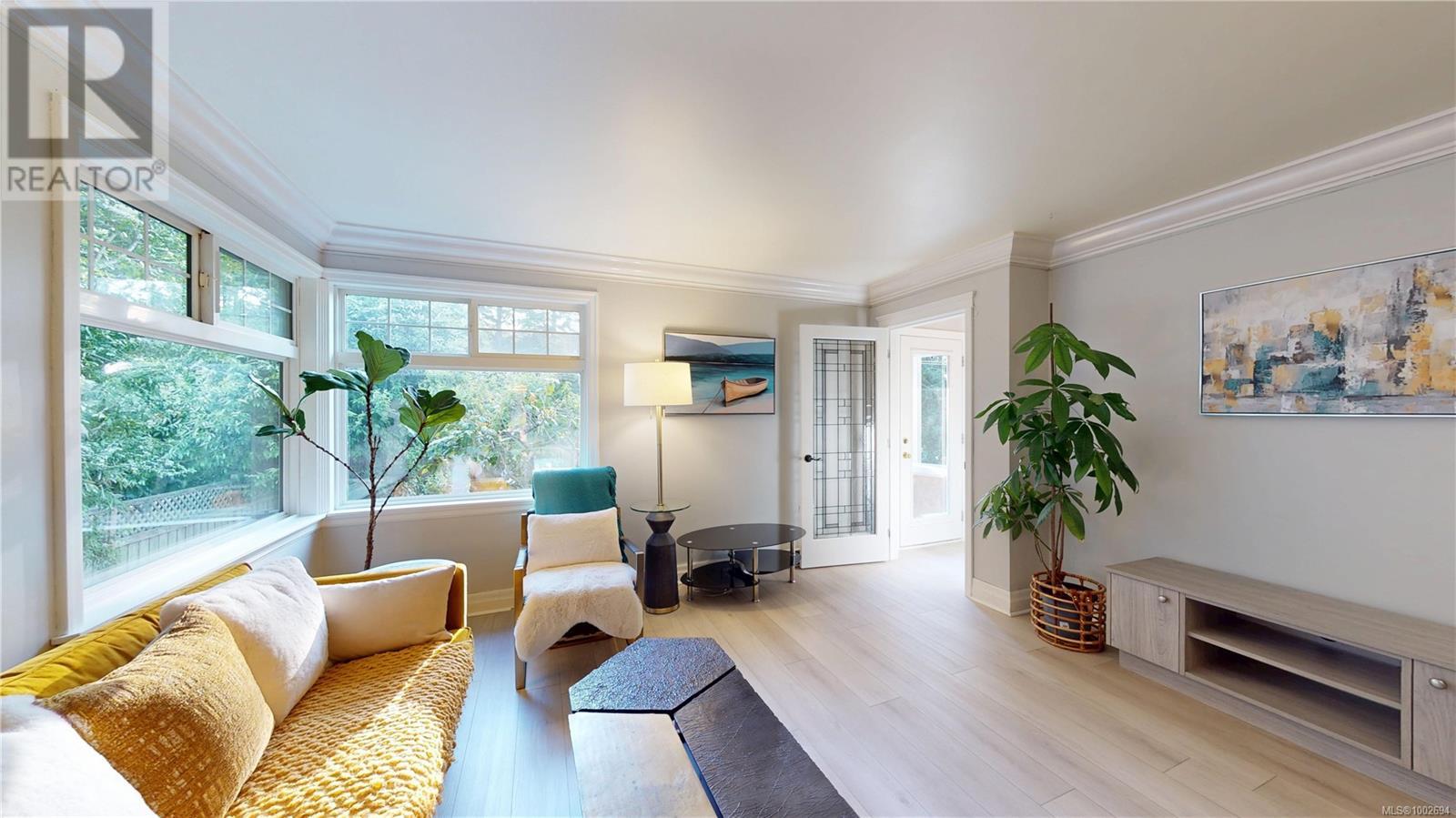 Photo 5 of 2139 Foul Bay Rd, Oak Bay BC