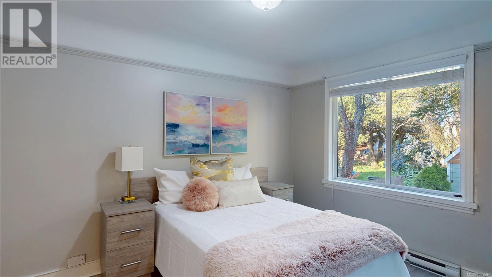 Photo 14 of 2139 Foul Bay Rd, Oak Bay BC