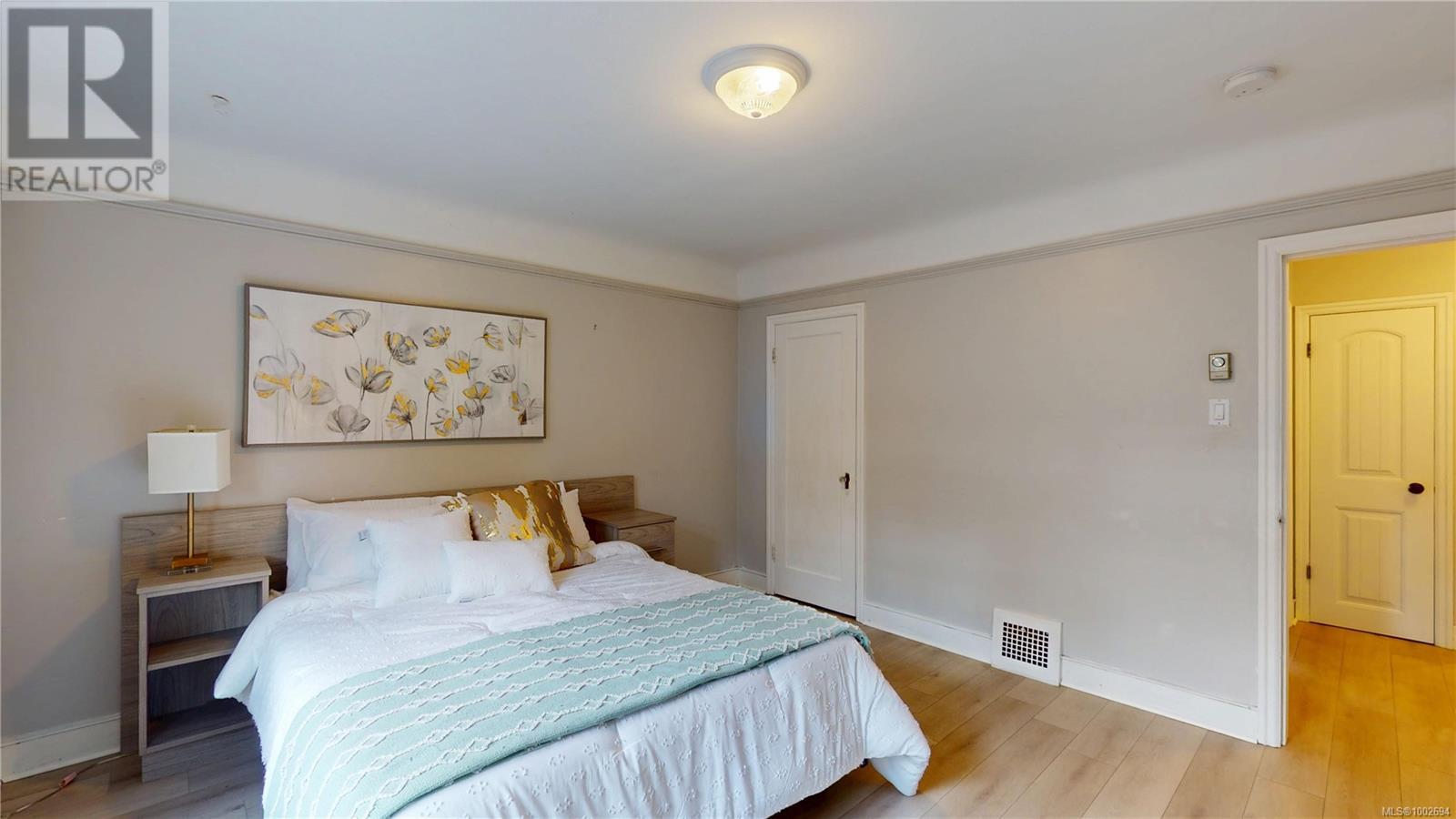 Photo 13 of 2139 Foul Bay Rd, Oak Bay BC