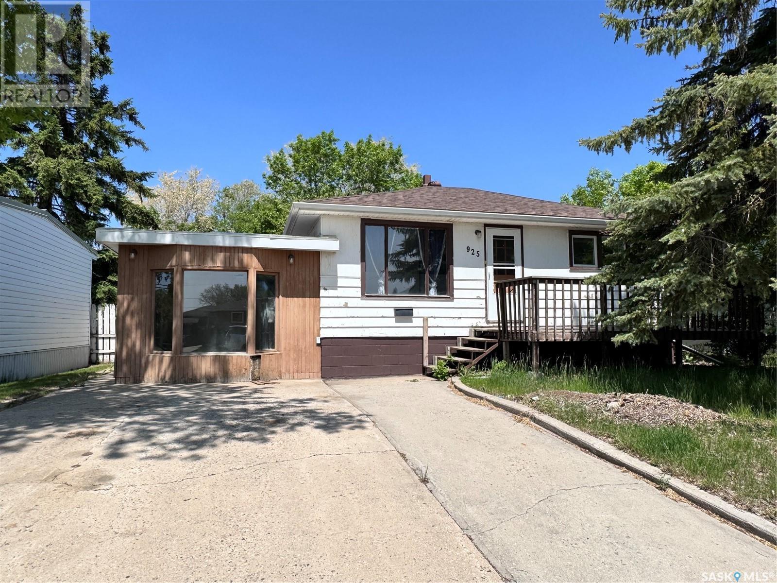 925 ISABELLE STREET - 1
