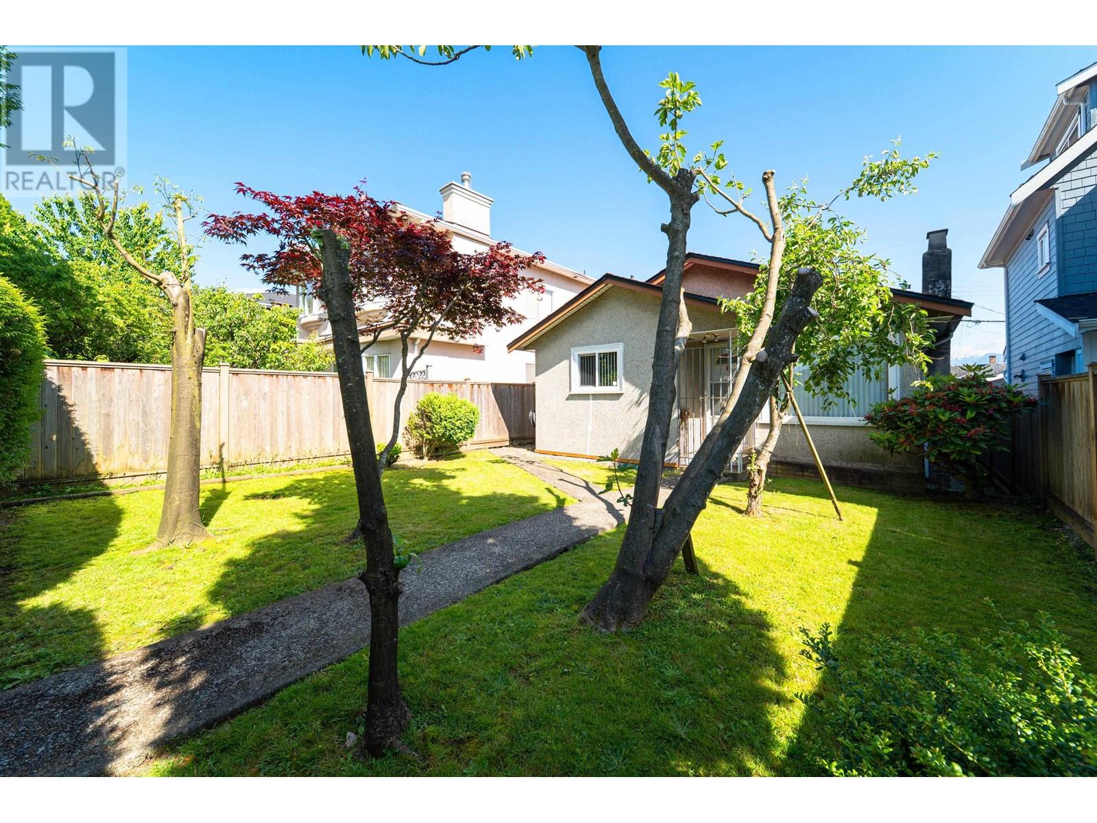 Photo 1 of 3089 E 1st Avenue, Vancouver BC