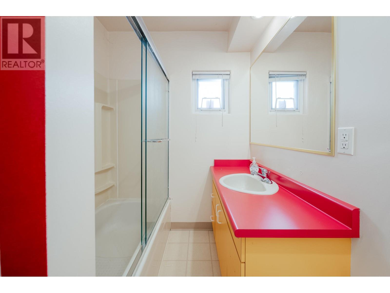 Photo 11 of 3089 E 1st Avenue, Vancouver BC