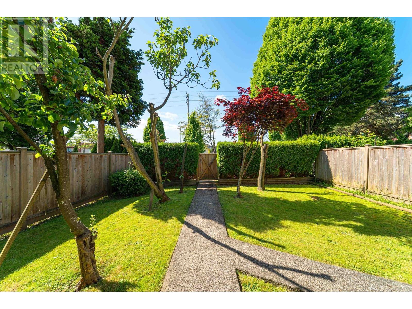 Photo 5 of 3089 E 1st Avenue, Vancouver BC