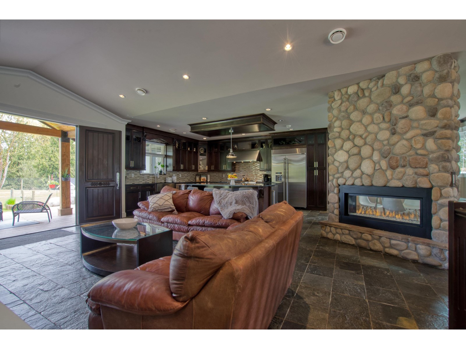 5860 BAYNES STREET, Abbotsford real estate listing R2986725