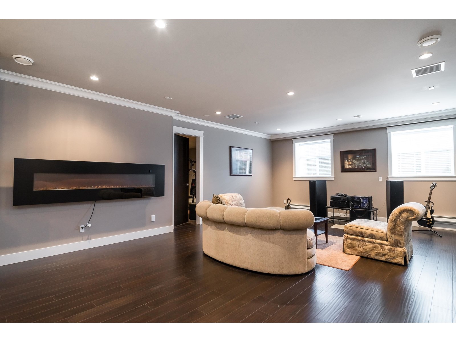 5860 BAYNES STREET, Abbotsford real estate listing R2986725