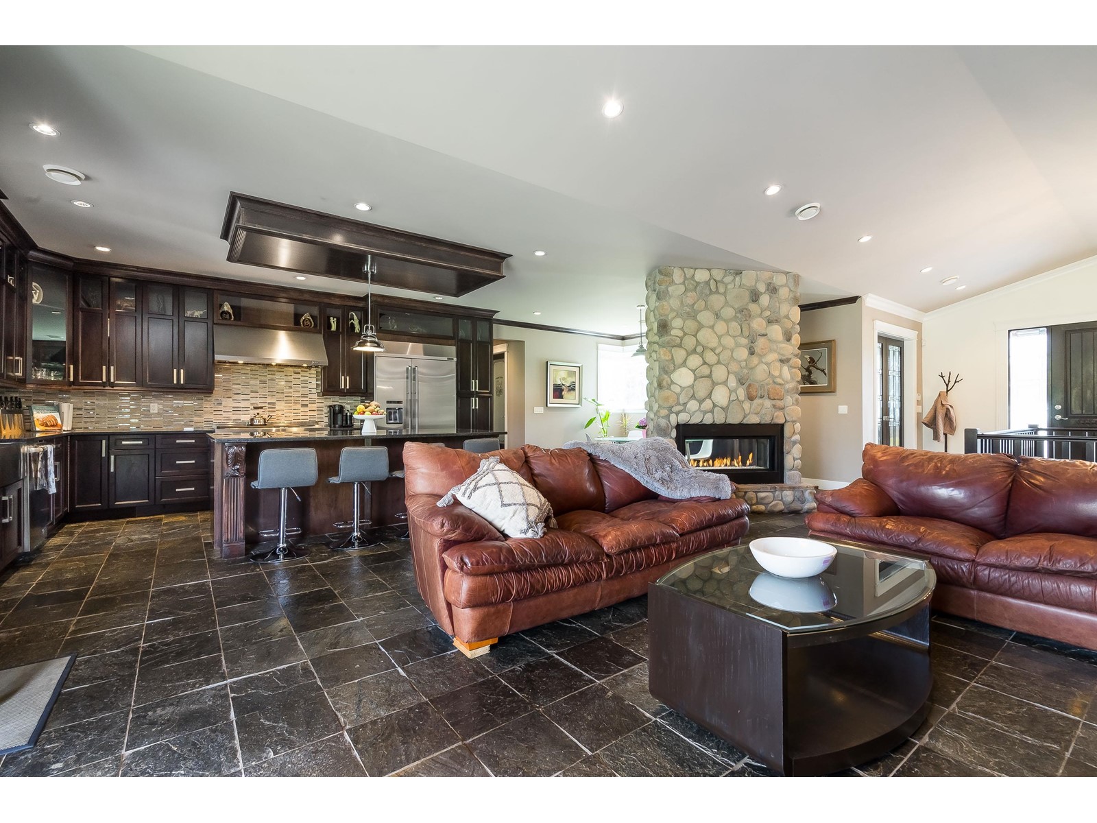5860 BAYNES STREET, Abbotsford real estate listing R2986725