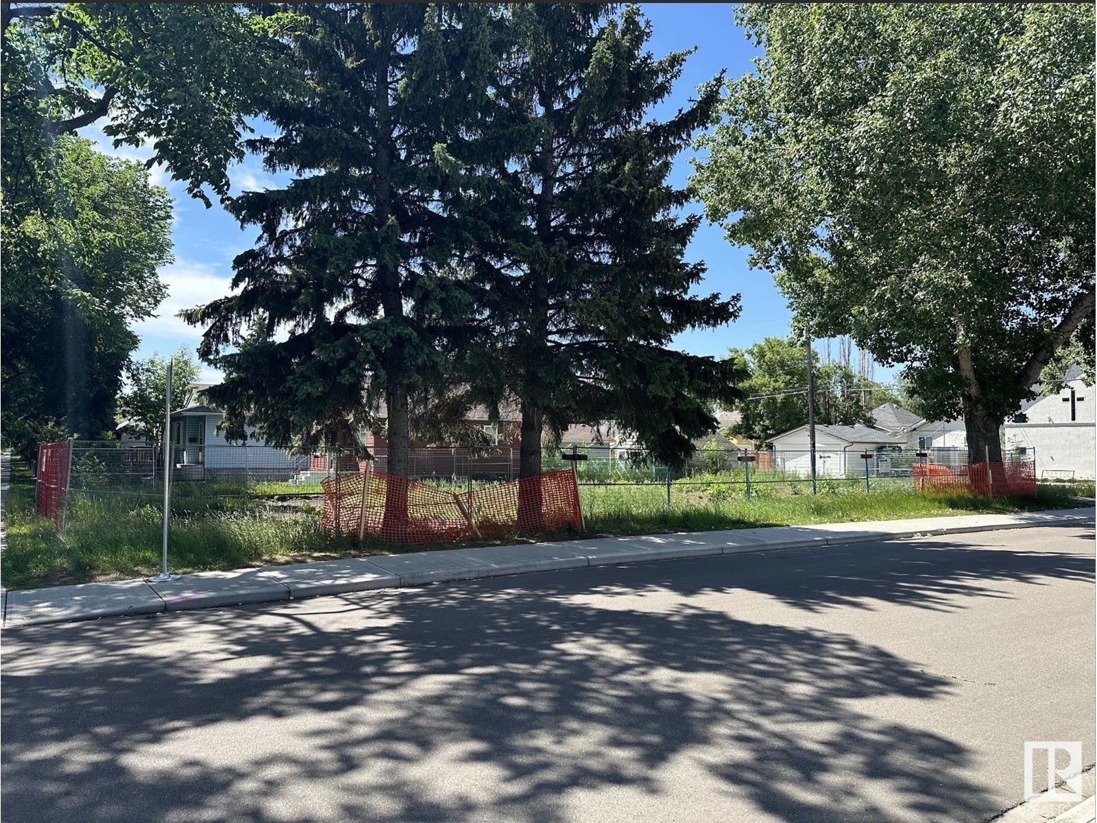 Photo 3 of 12072 95 St Nw Nw, Edmonton AB
