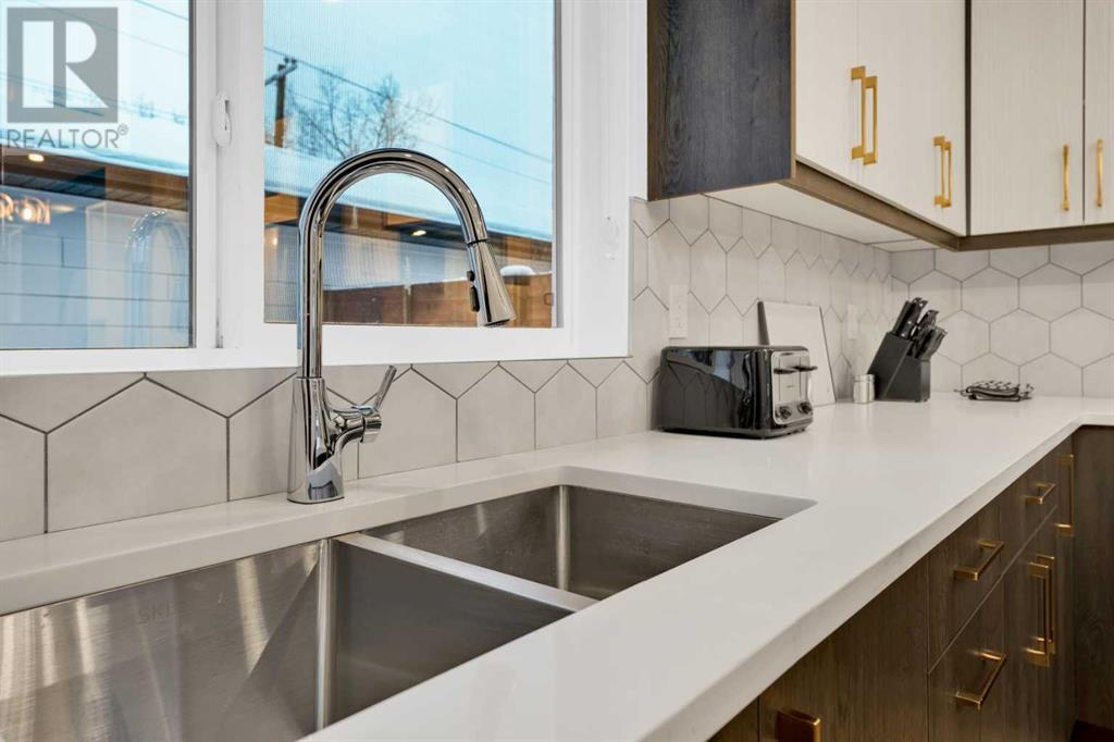 Single Family House for Sale in   Avenue SE Willow Park Calgary 