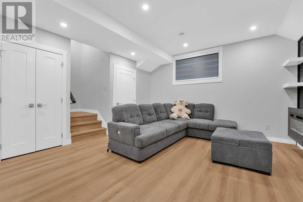 Single Family House for Sale in   Avenue SE Willow Park Calgary 