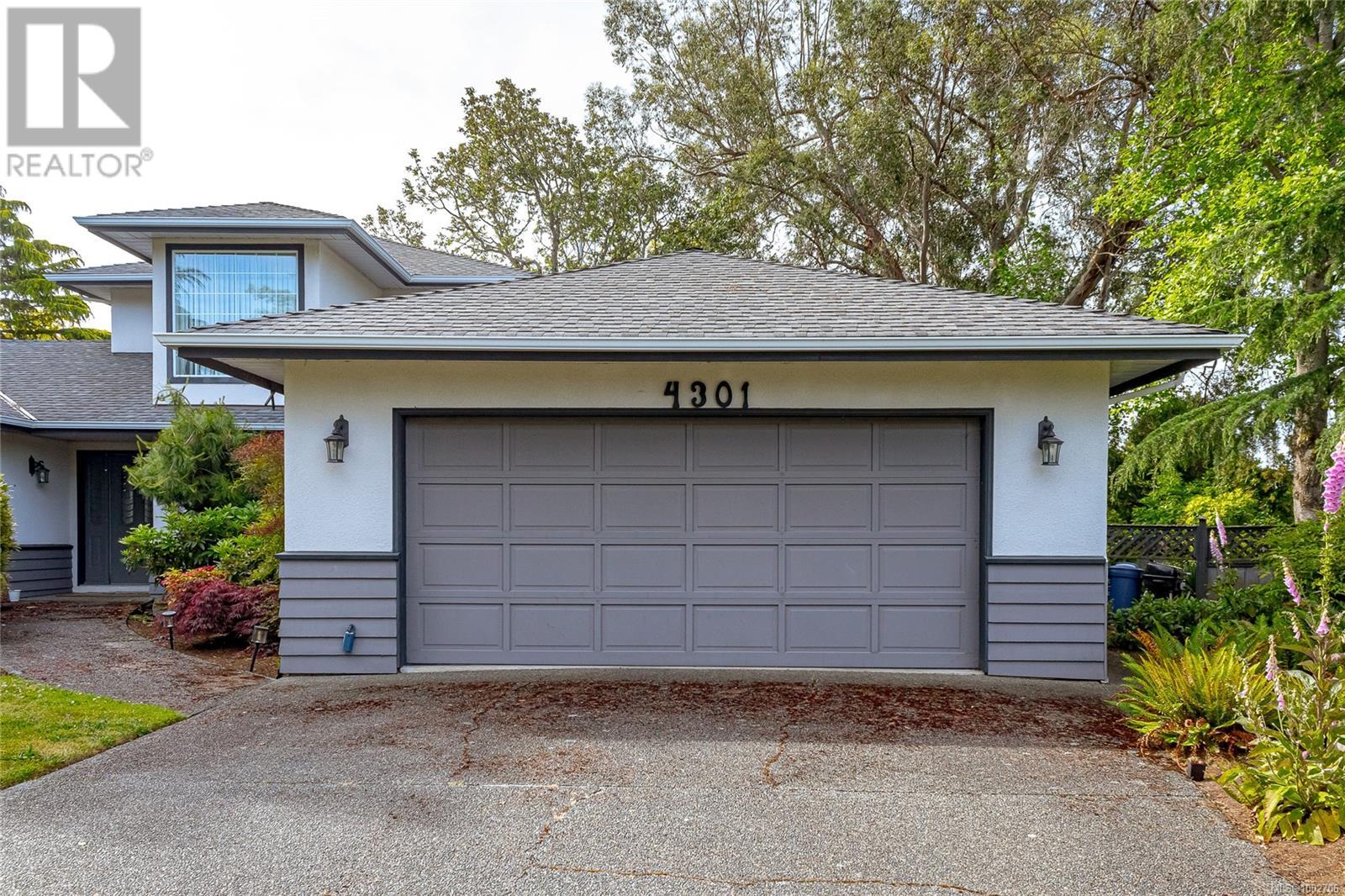 Photo 2 of 4301 Maltwood Close, Saanich BC