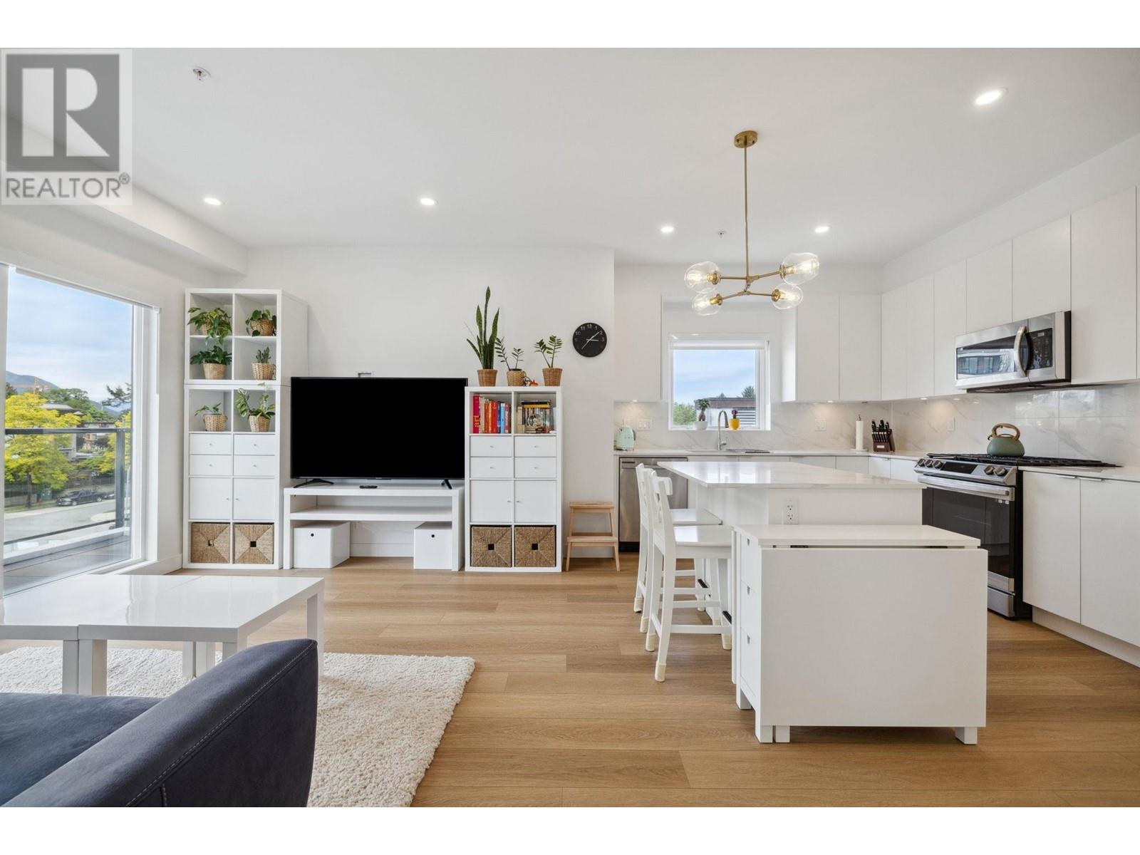 401 2331 KELLY AVENUE, Port Coquitlam