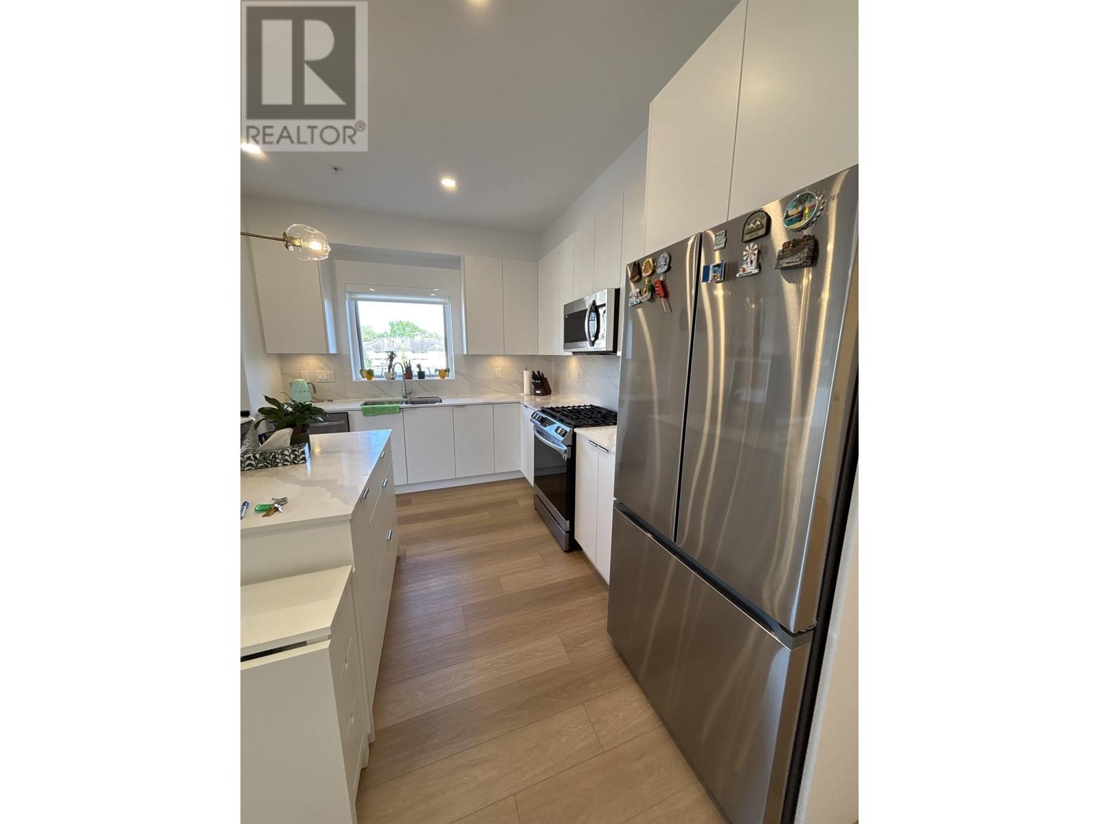 401 2331 KELLY AVENUE, Port Coquitlam