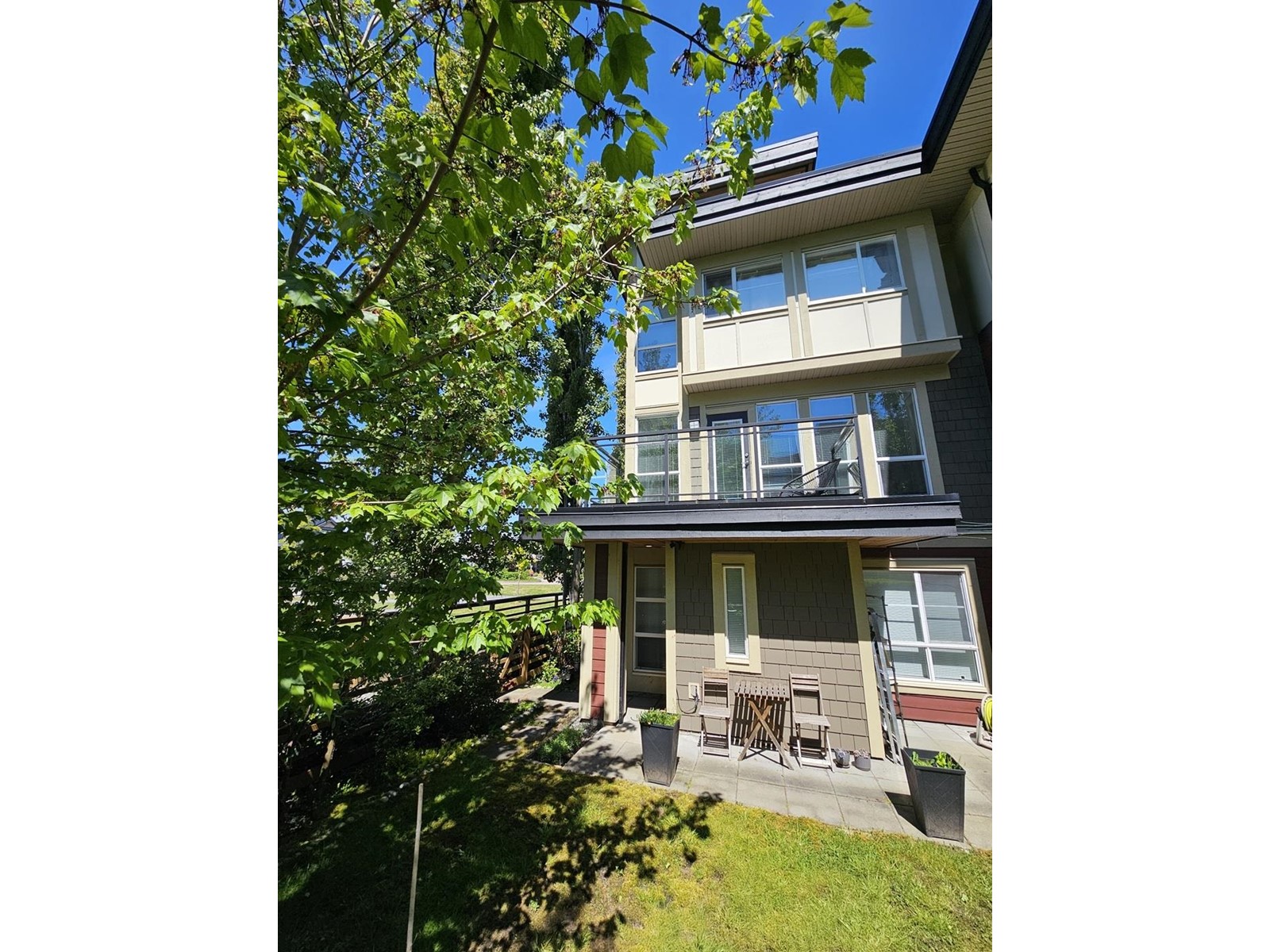 Photo 8 of 21 19477 72 A Avenue, Surrey BC