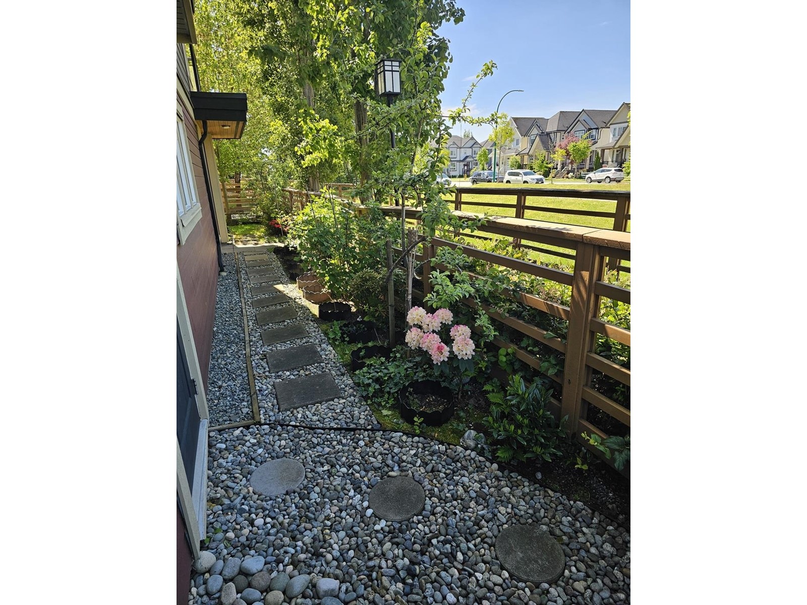 Photo 10 of 21 19477 72 A Avenue, Surrey BC