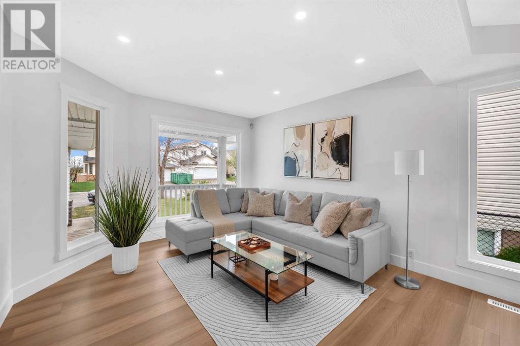 Single Family House for Sale in  Macewan Park Green NW MacEwan Glen Calgary 
