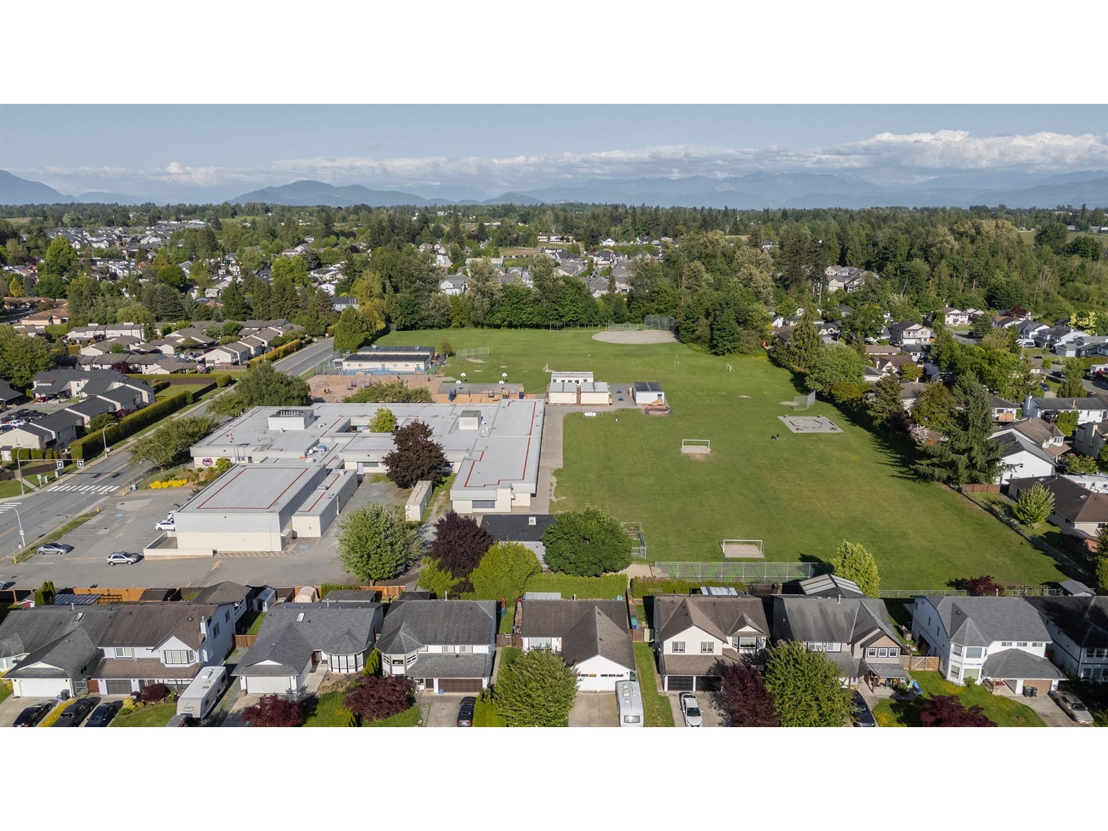 Photo 8 of 27229 27 Avenue, Langley BC