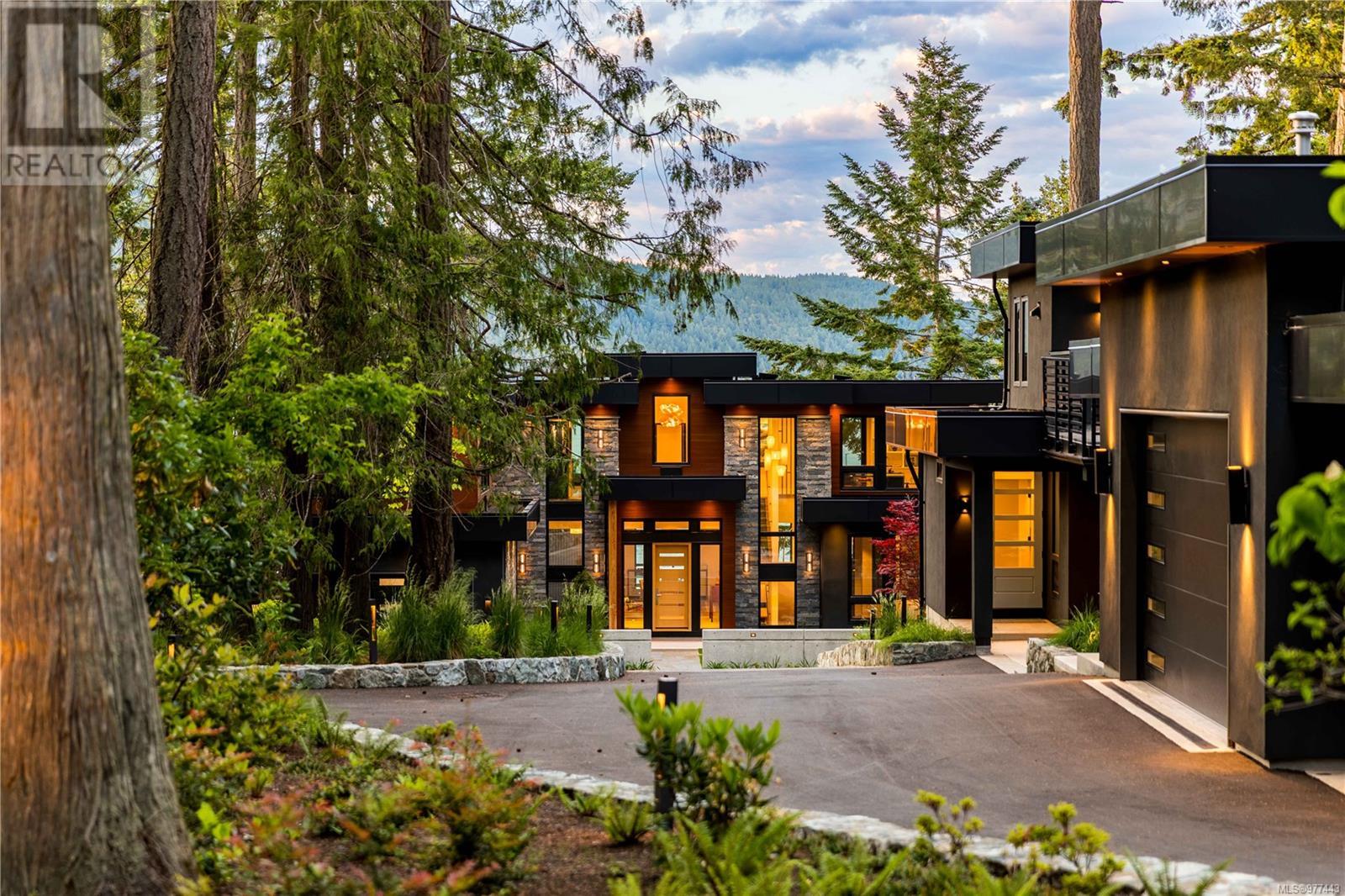  848 Lands End Road, North Saanich