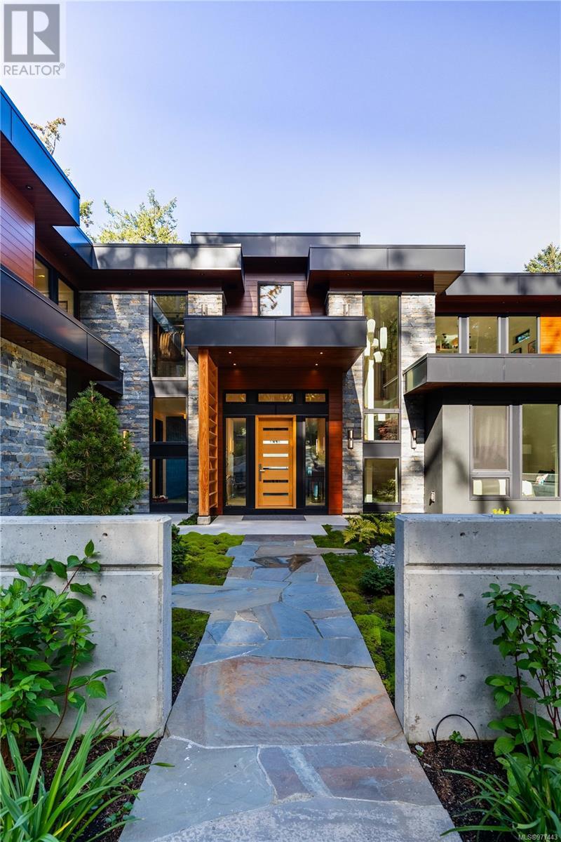  848 Lands End Road, North Saanich