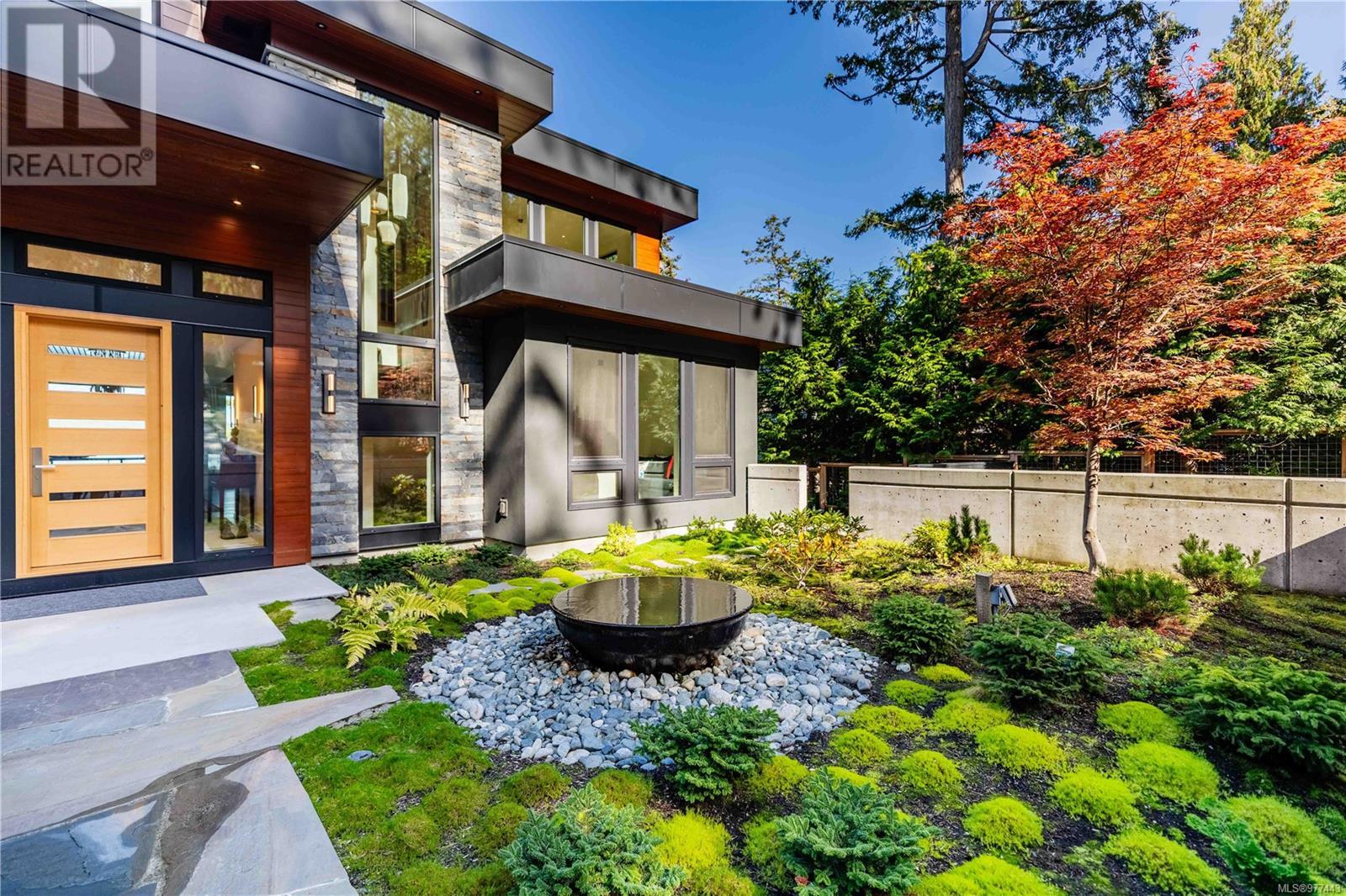  848 Lands End Road, North Saanich