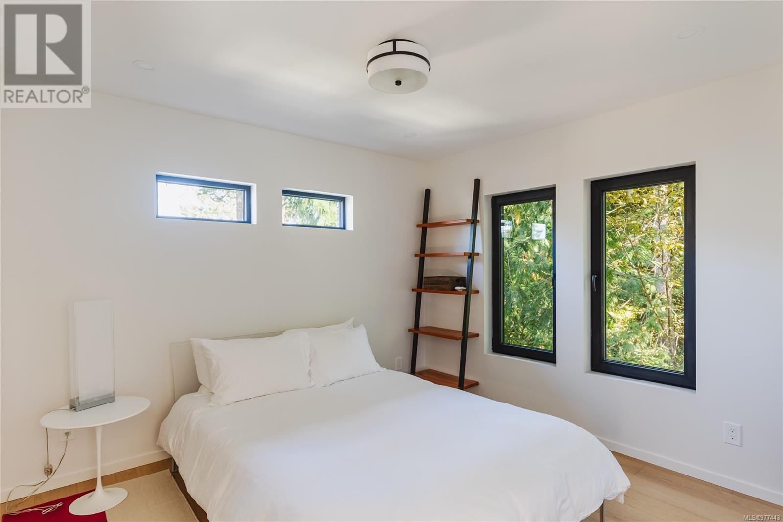  848 Lands End Road, North Saanich