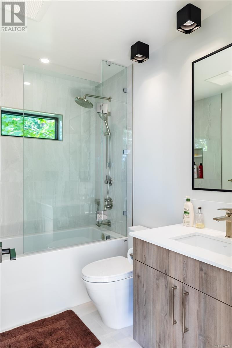  848 Lands End Road, North Saanich