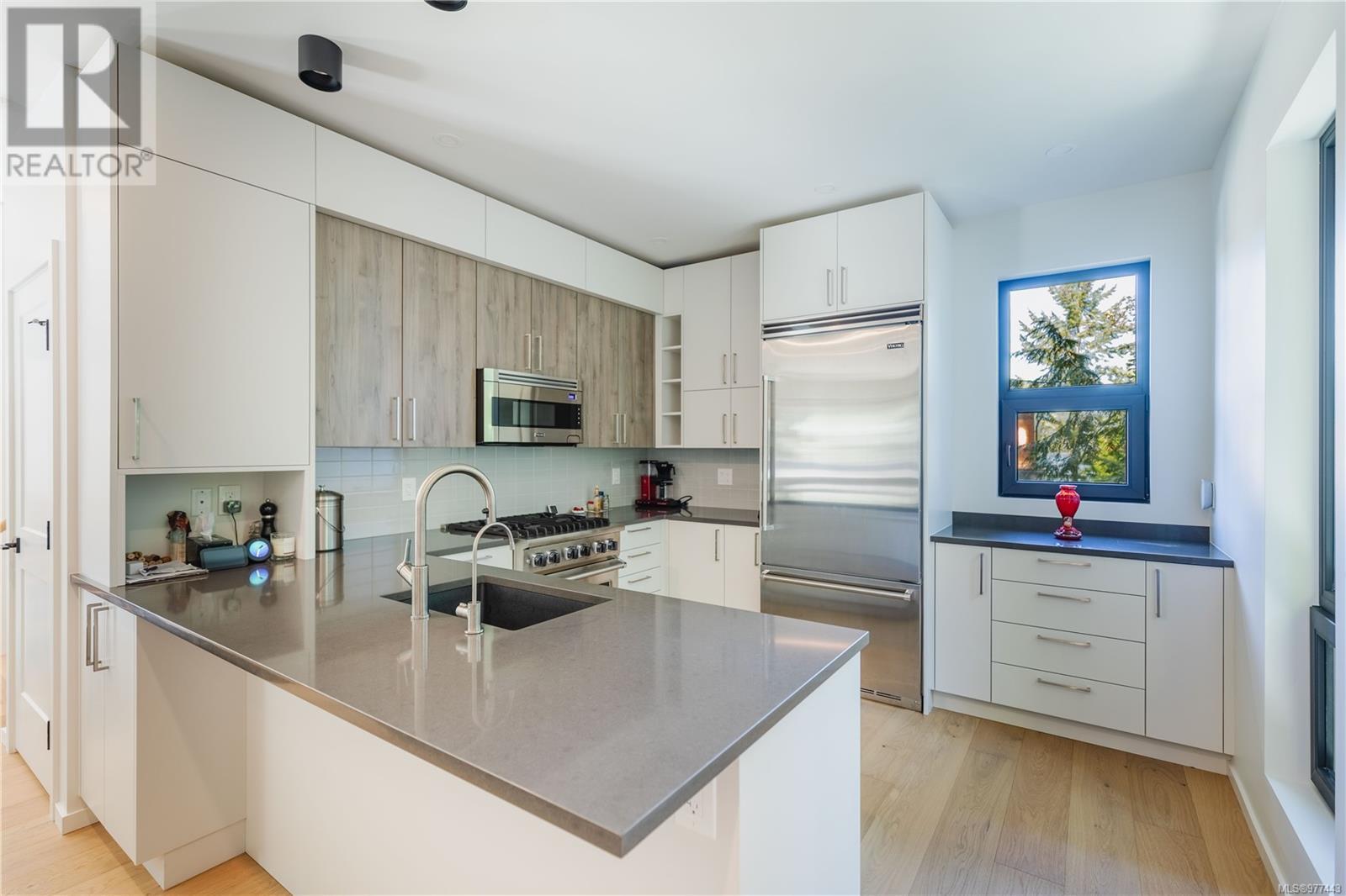  848 Lands End Road, North Saanich